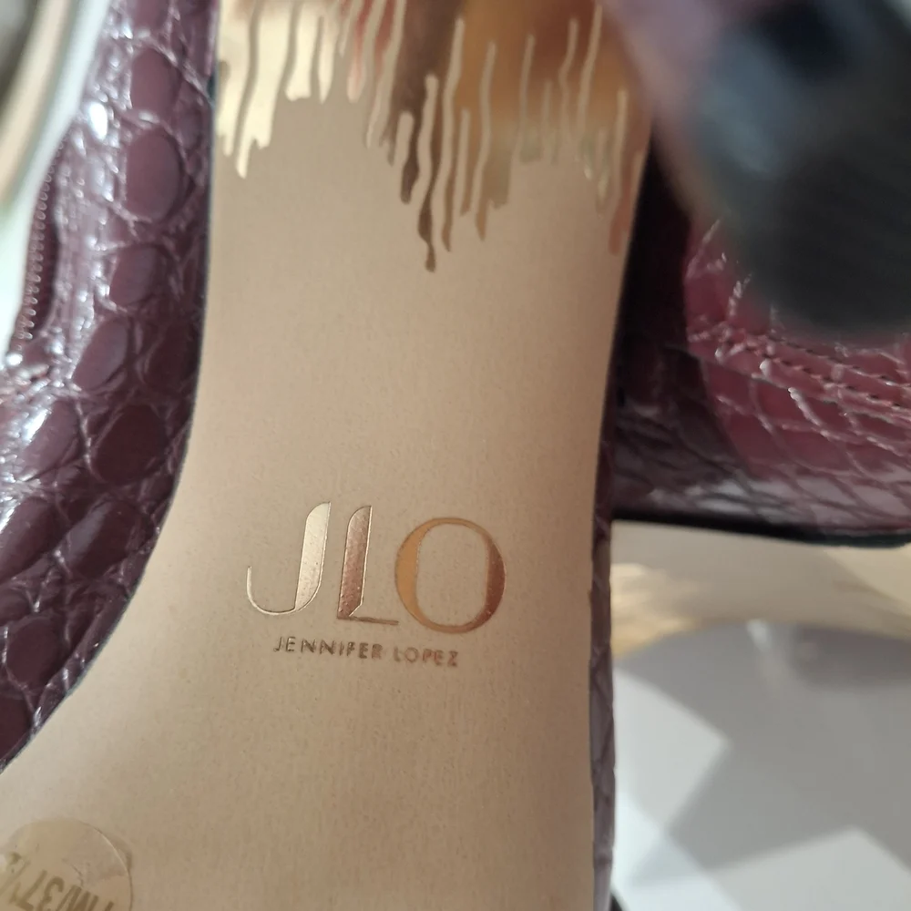 💋Jennifer Lopez  Boots .Elegant Burgundy Croc-Embossed Knee-High Boots💋 - Picture 8 of 12
